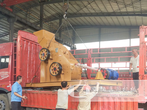 雙轉(zhuǎn)子錘式破碎機發(fā)貨現(xiàn)場