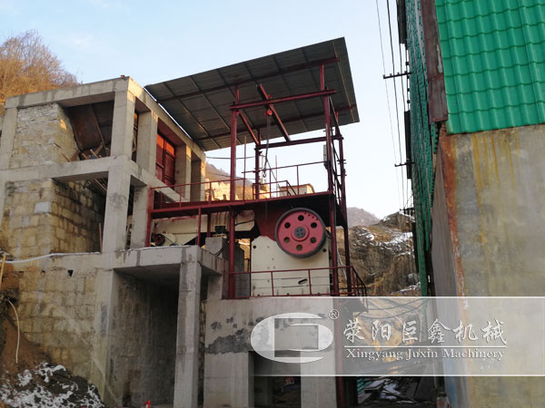 時(shí)產(chǎn)200噸砂石料生產(chǎn)線現(xiàn)場